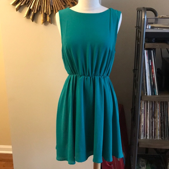 Emerald Green Francesca’s Dress with Open Back - Picture 2 of 3